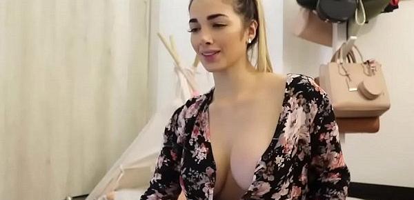  Alanna Gomez se masturbando e mostrando os seios na web